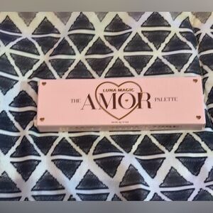 Luma Magic Amor Eyeshadow Palette - Pink